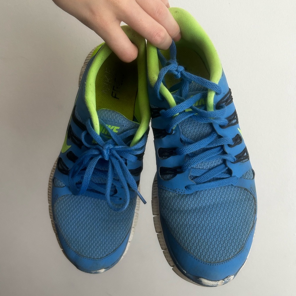 Nike Frees Blue and Green Running Shoes - Picture 2 of 3
